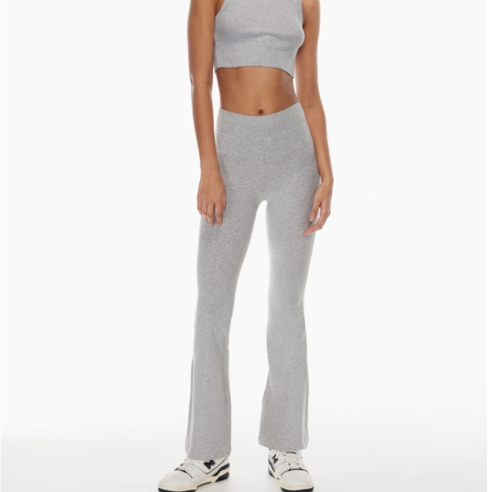 NWT TNA Chill by Aritzia 'Chill Atmosphere Flare Hi-Rise Legging' Small